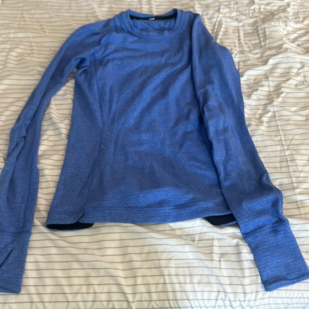 Lululemon thermal running shirt blue for cold weather with pocket.